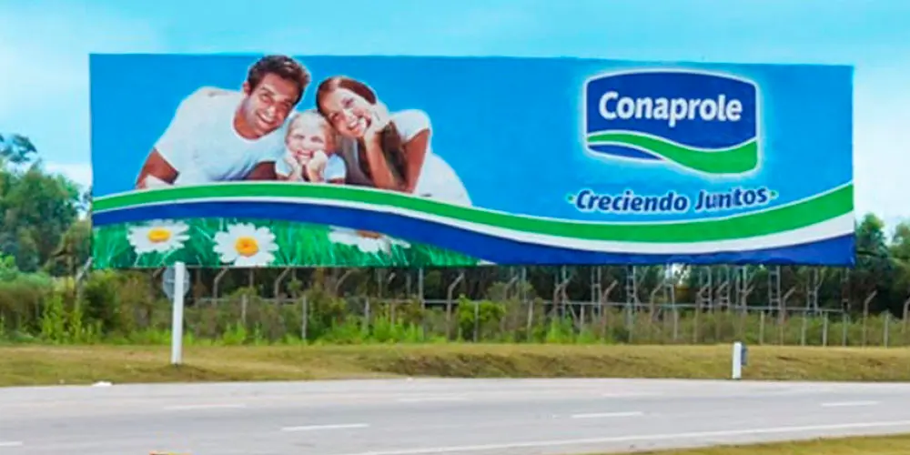 Anuncio en Parte Trasera de Bus de Dos Pinos, Descargá y Ganá